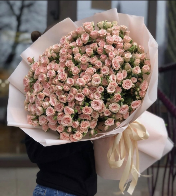 Пионовидная кустовая роза