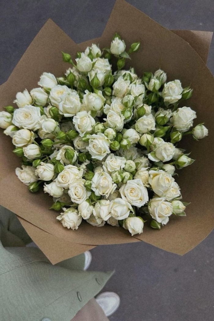 Кустовая роза белая