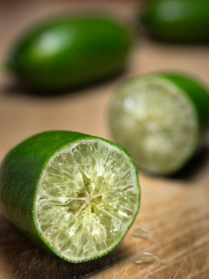 Зелен лимон