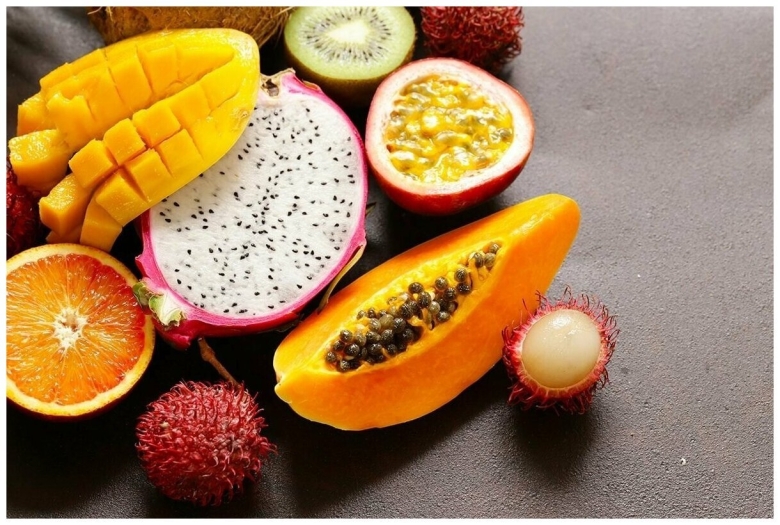 Тропические фрукты маракуйя личи папайя