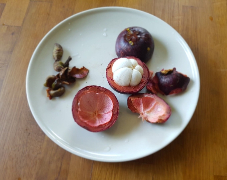 Мангостин в разрезе