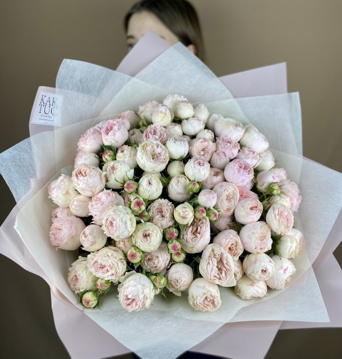 Пионовидная кустовая роза