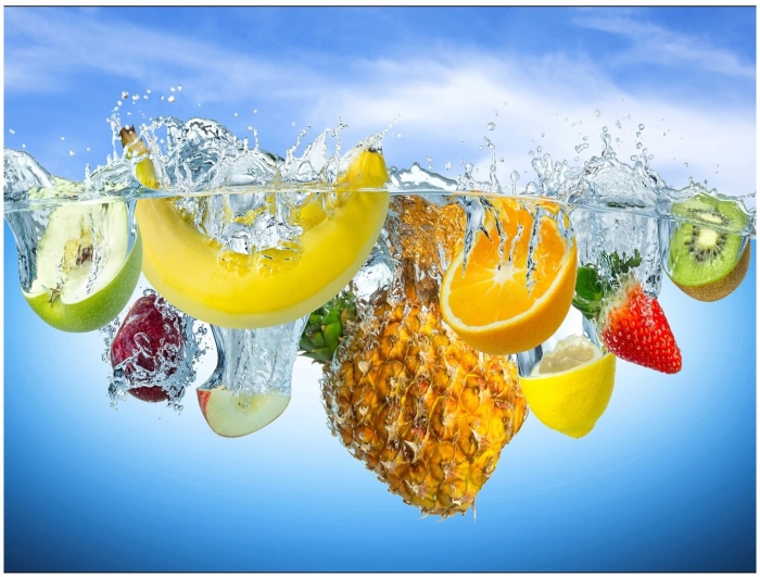 Фрукты в воде панорама