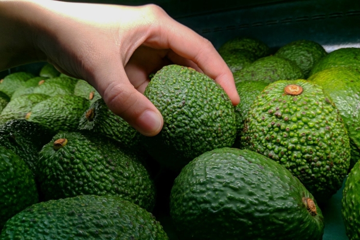 Авокадо на прилавке