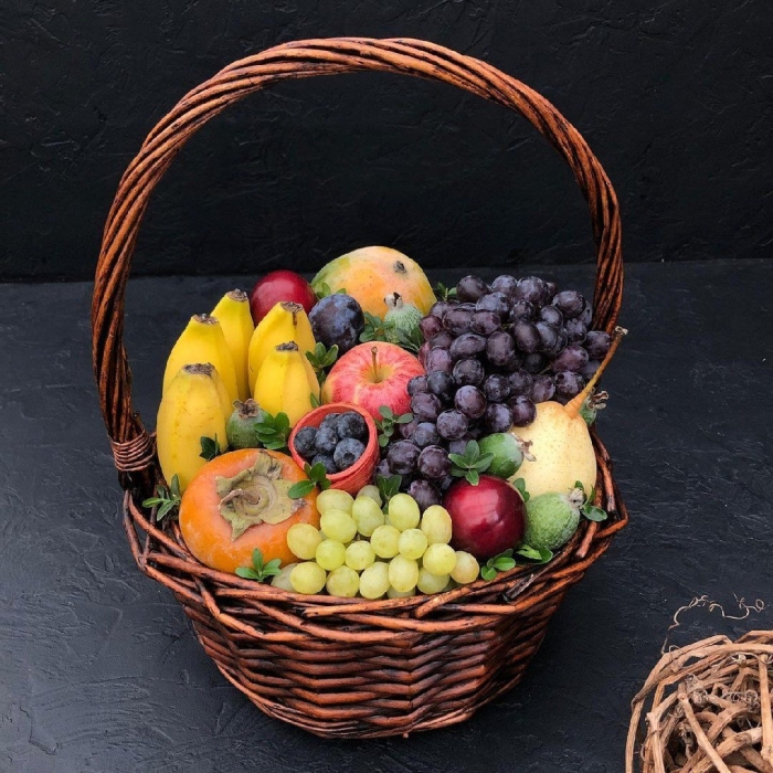 Корзина с фруктами