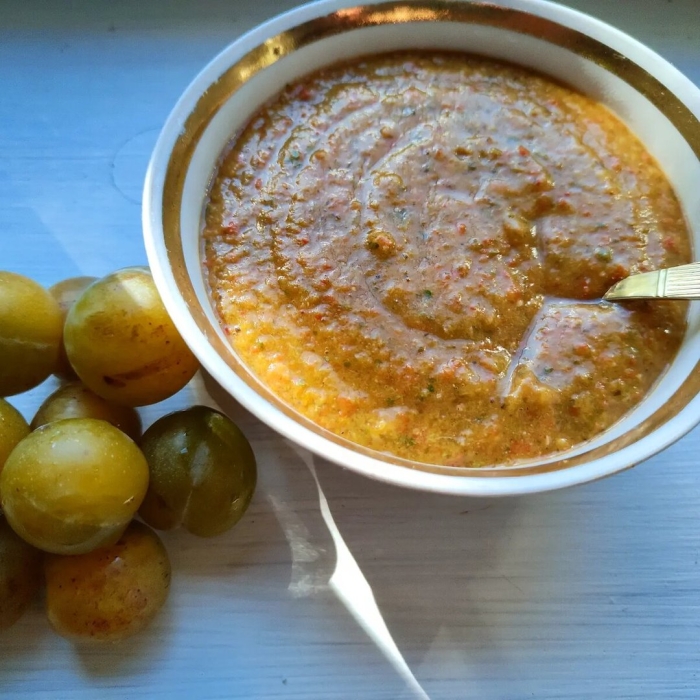 Ткемали из красной алычи