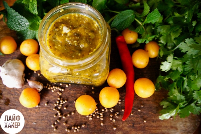 Соус ткемали из жёлтой алычи