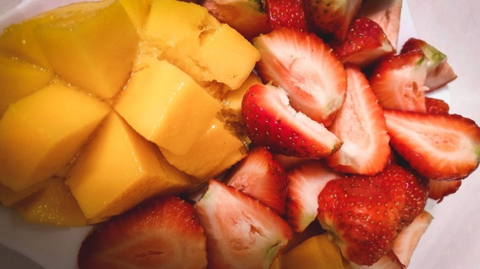 Манго клубника