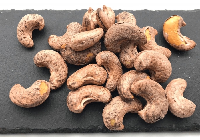 Кешью жареный неочищенный