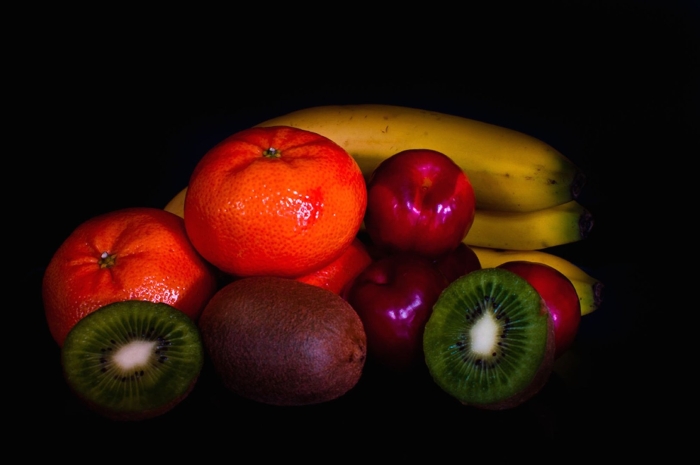 Яркие фрукты