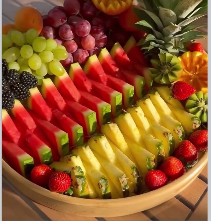 Блюдо с фруктами