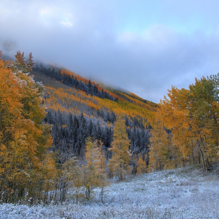 Горы осень снег