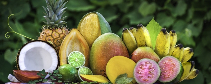 Тропические фрукты манго