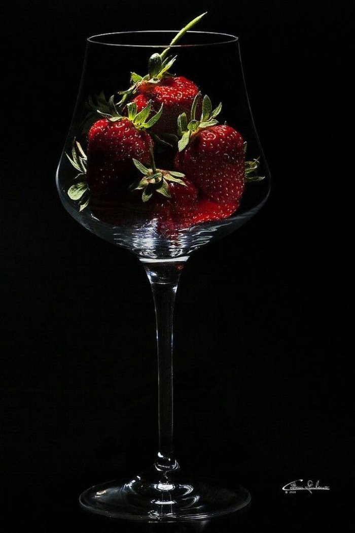 Натюрморт клубника