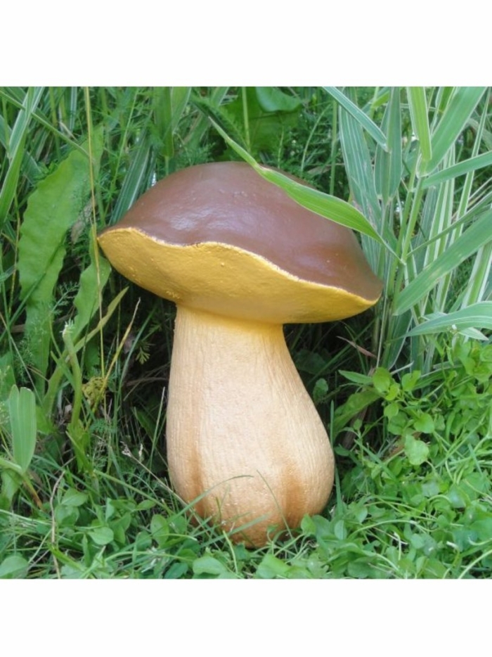 Фигурка садовая грибы