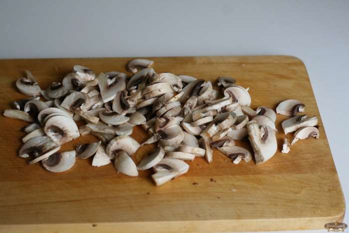 Нарезанные шампиньоны