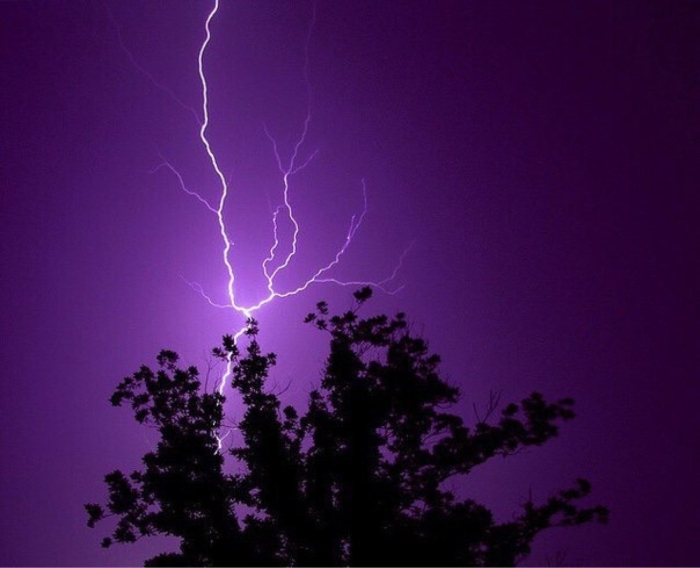 Фиолетовая молния